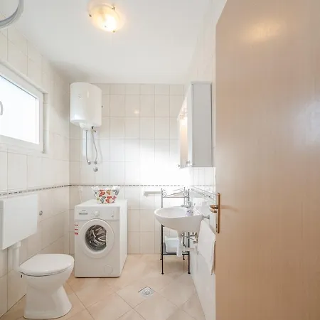 House Mareta, Sea View בית נופש *